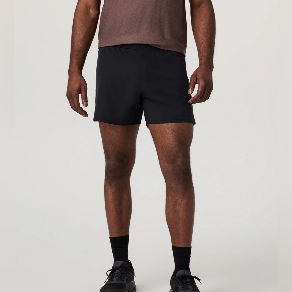 Vuori Men’s “Qualify” Run Short 5” Inseam w/ Brief Liner (L)